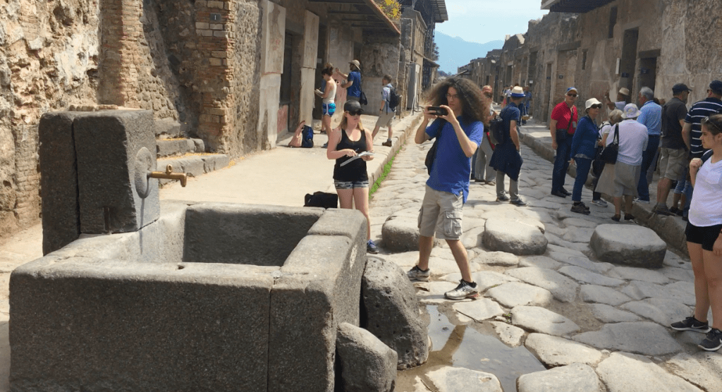 Students on the Virtual Pompeii program capture photogrammetry of a fountain on the via dell' Abbondanza in 2017. 